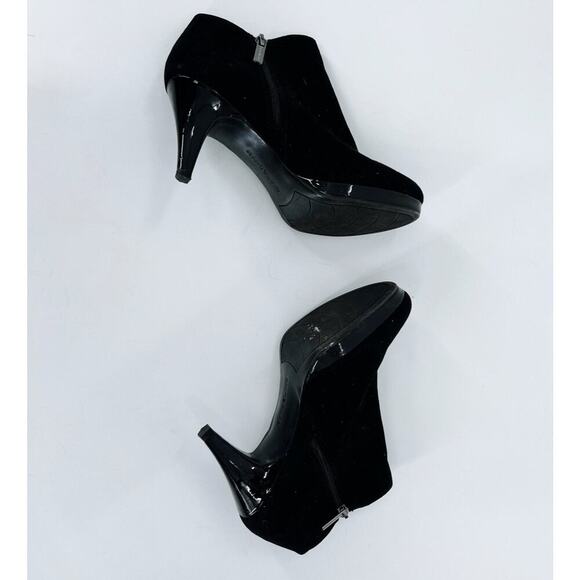 Bandolino Black Faux Suede Zip Ankle Heel Booties Size 9 - Picture 3 of 7